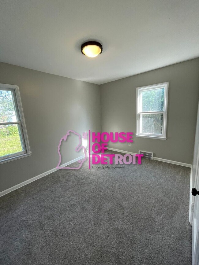 Building Photo - 3 BEDROOM | 1 BATH | FREE PRE SCREEN