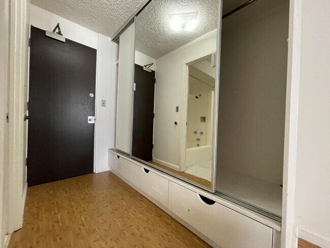 Building Photo - PACIFIC GRAND studio, sec, A/C, lanai, poo...