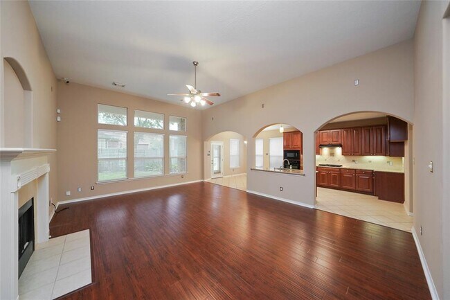 Building Photo - 8406 Oak Villa Ct