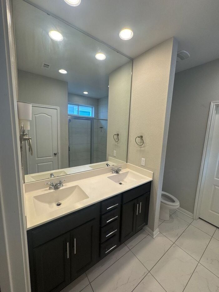 Building Photo - 722 Coconut Grove St