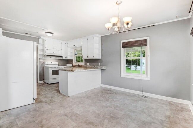 Building Photo - RENOVATED 2 BR, 1.5 BA W/ DETACHED GARAGE/ STORAGE - PIKEVILLE SCHOOLS