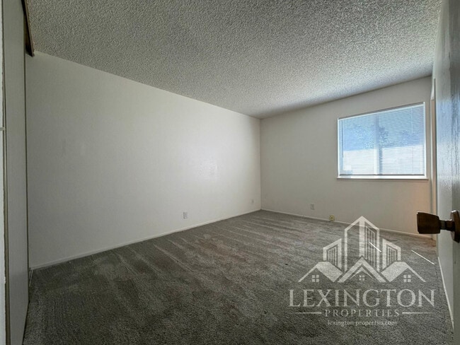 Building Photo - Lovely, 3BD/2BA, Home in Desirable Orangevale Neighborhood, Almond Acres, off Oak Ave. and Hickory!