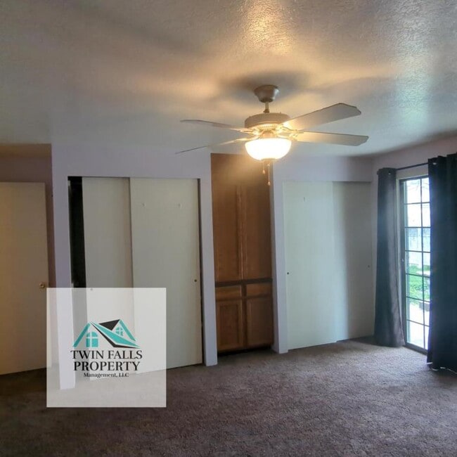 Building Photo - 955 Wood River Dr