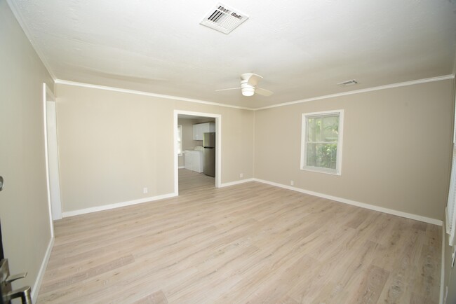 Building Photo - 424 S 73rd E Ave