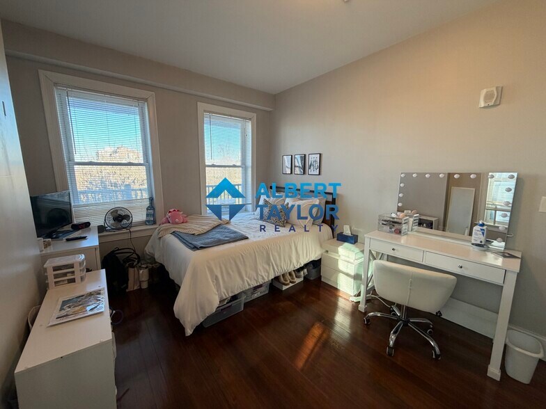 Building Photo - 92 Calumet St