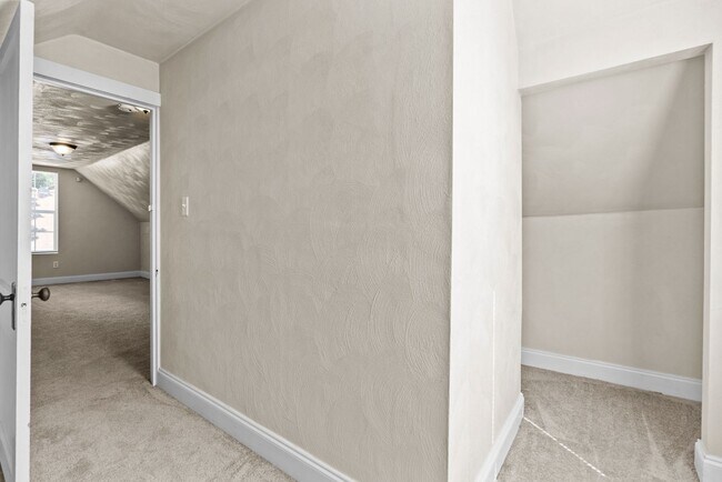 Building Photo - Charming 3-Bedroom Home for Rent in Norfolk!
