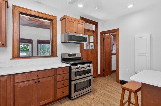 Building Photo - 708 McCarthy Rd
