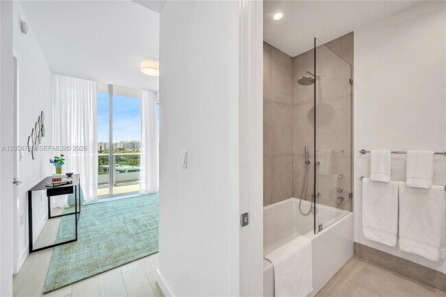 Building Photo - 9201 E Bay Harbor Dr