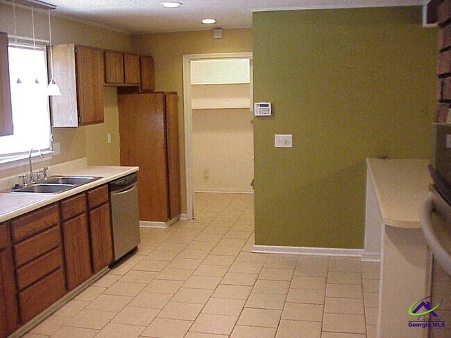 Building Photo - 317 Gilchrist Dr