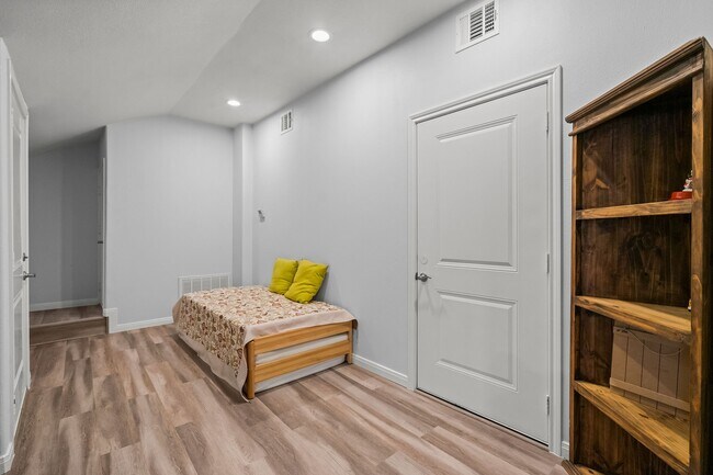 Building Photo - 31114 Lakeview Bend Ln