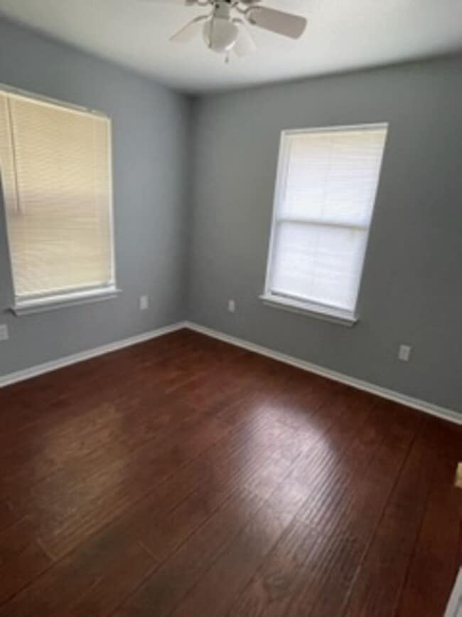 Building Photo - 1312 Central Texas Expy