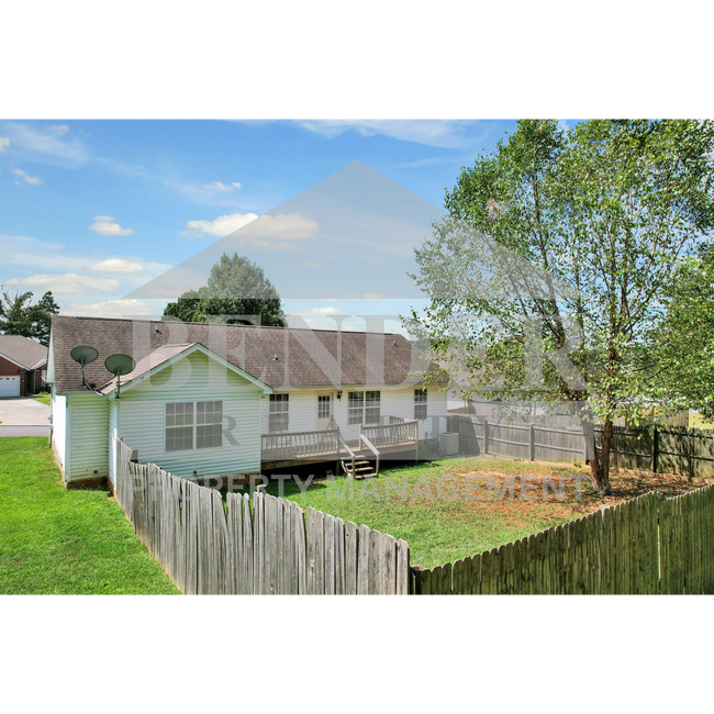 Building Photo - REDUCED!!! BEAUTIFUL HOME