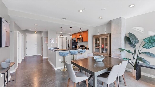 Building Photo - 525 E Jackson St