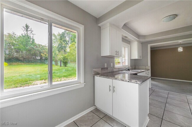 Building Photo - 23728 Glenhill Dr