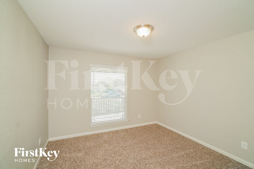 Building Photo - 2267 Hawk Dr