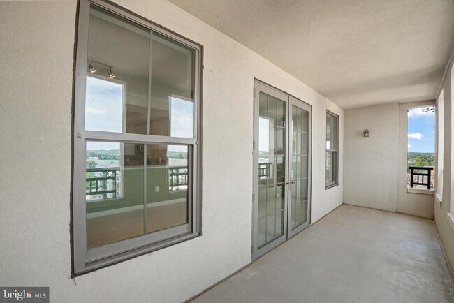 Building Photo - 485 Harbor Side St