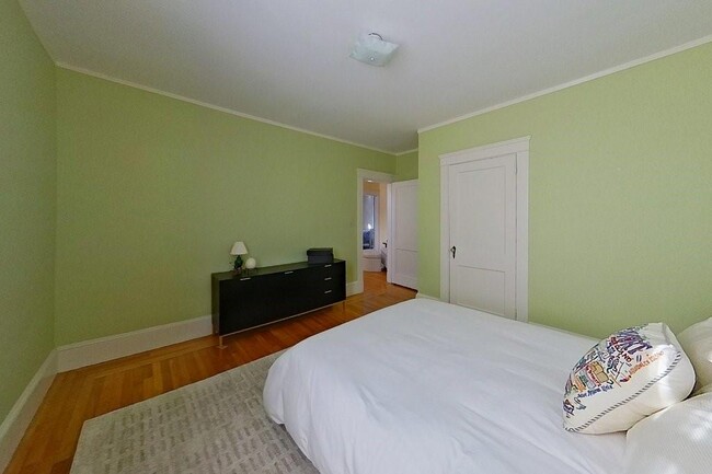 Building Photo - 27 Cranston Ave