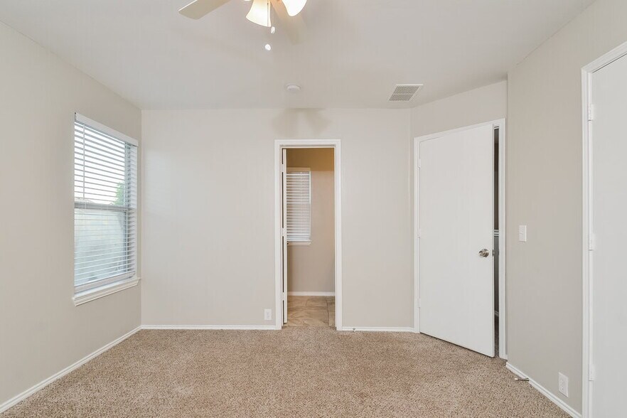 Building Photo - 908 Chickesaw Ln