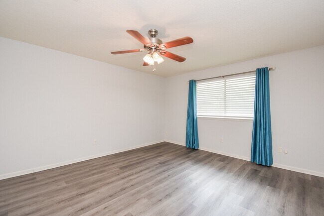 Building Photo - 22743 Red River Dr