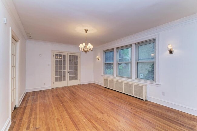 Building Photo - 6833 S Cregier Ave