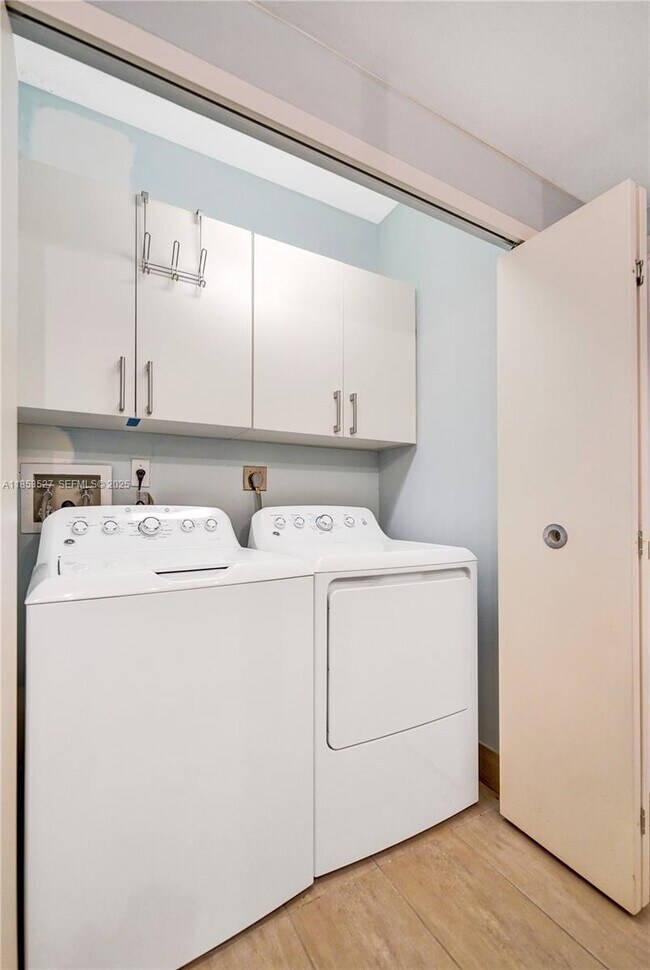 Building Photo - 20281 E Country Club Dr