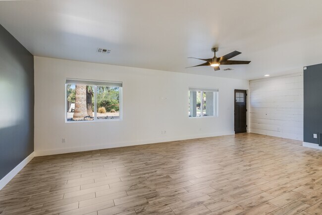 Building Photo - 4427 E Turney Ave