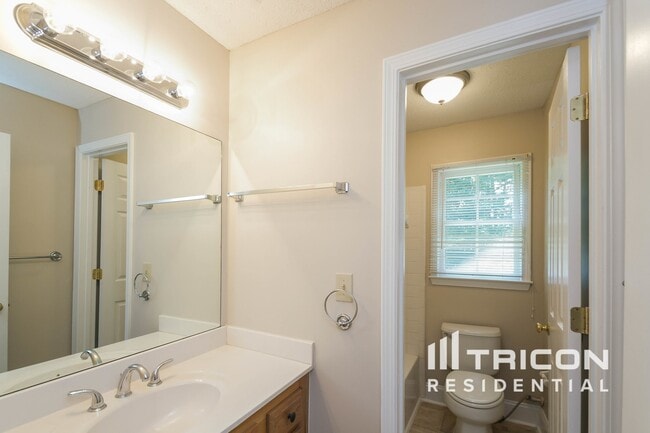 Building Photo - 1373 Wynford Gate