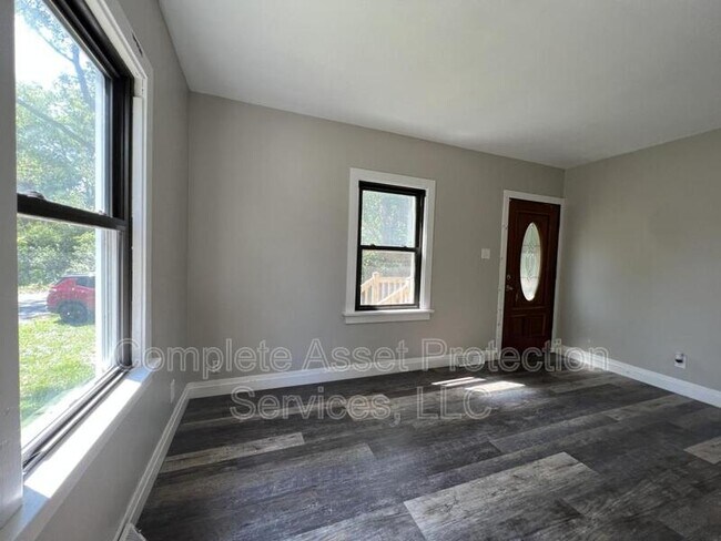 Primary Photo - 6079 Madison St