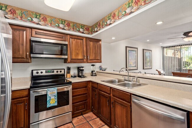 Building Photo - RESORT Style FULLY-FURNISHED Condo in Paradise Valley - 4 bedroom / 2.5 bath