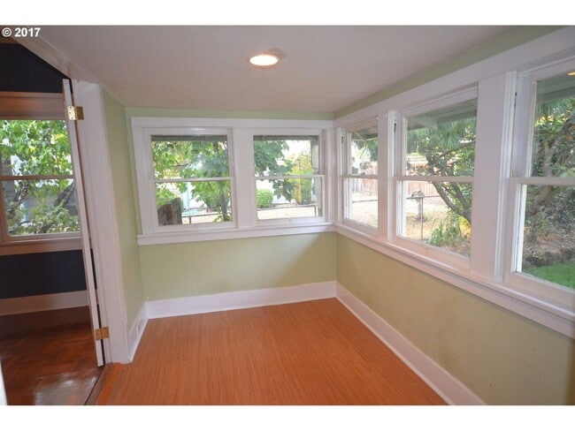 Building Photo - Classic Old Portland Craftsman