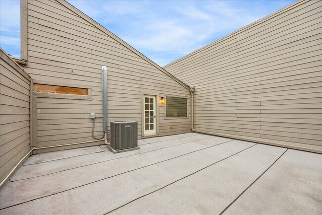 Building Photo - 1615 Prairie Mark Ln