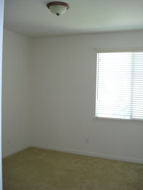 Building Photo - NICE 2-STORY HOME IN GATED COMMUNITY!