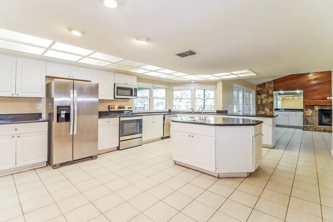 Building Photo - 2997 Farnham Way