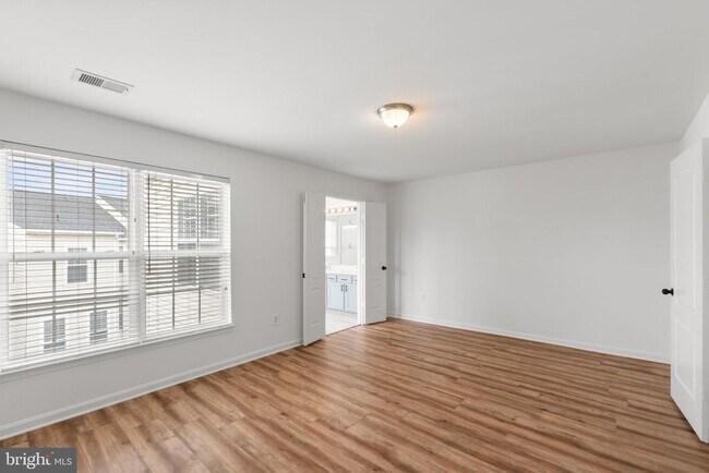 Building Photo - 2372 Woodland Pond Ln