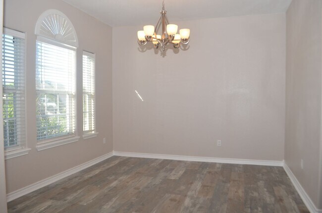 Building Photo - YOUR COASTAL PARADISE AWAITS!