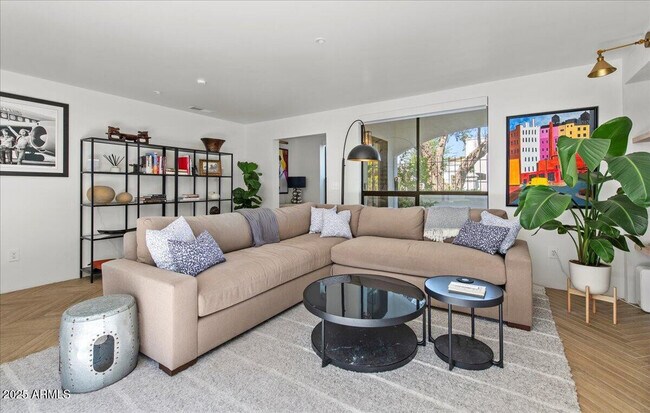 Building Photo - 4843 N 72nd Way