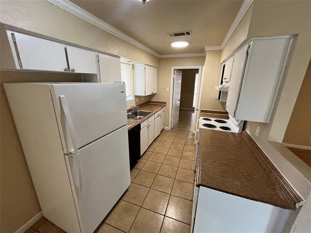 Building Photo - 422 Bella St