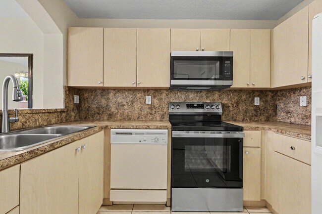 Building Photo - 626 SW 106th Ave