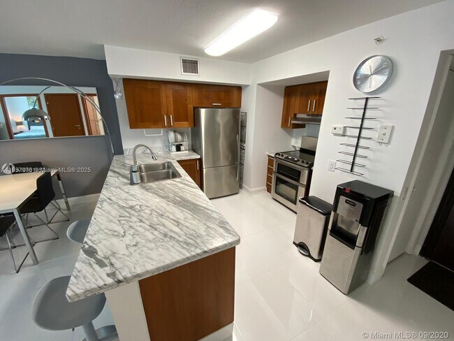 Building Photo - 9499 Collins Ave
