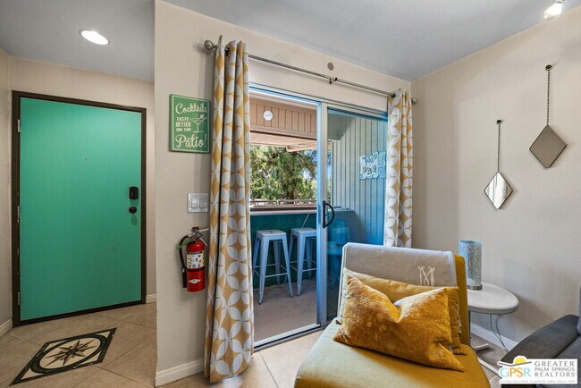 Building Photo - 575 N Villa Ct