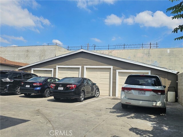 Building Photo - 183 E 35th St