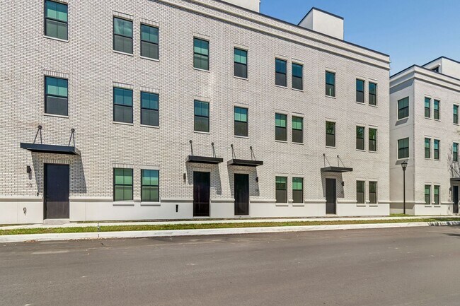 Building Photo - New Construction Townhome For Lease downtown Tampa, Ybor City, Gas Worx