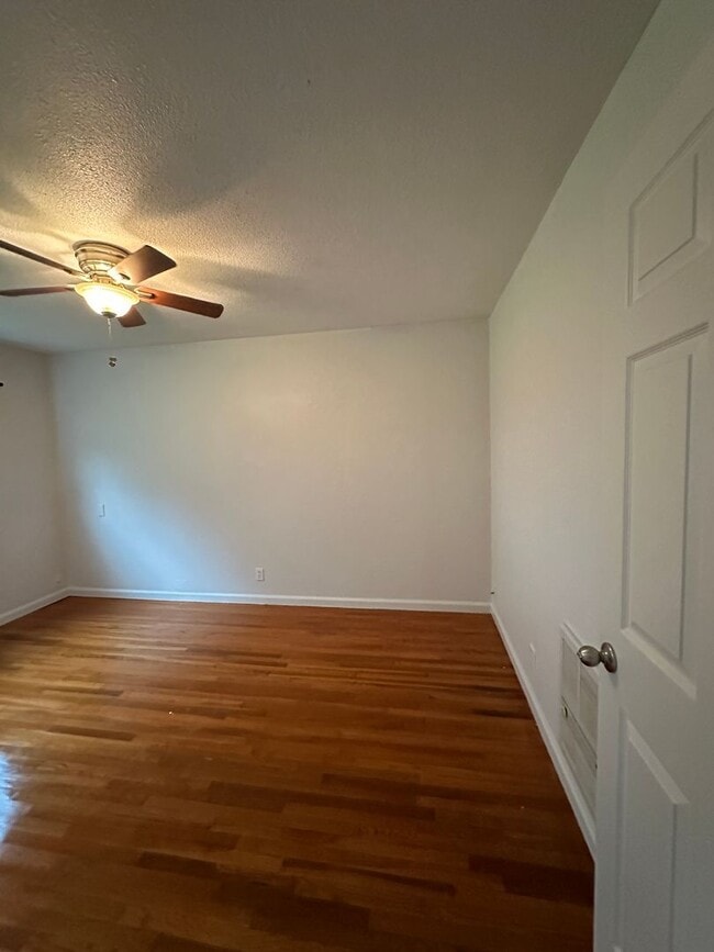 Building Photo - Updated & Charming 3 Bedroom Home with Fan...