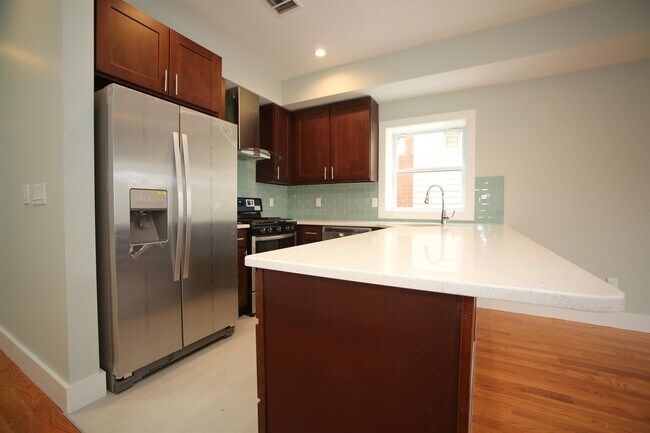 Building Photo - 141 Beach St