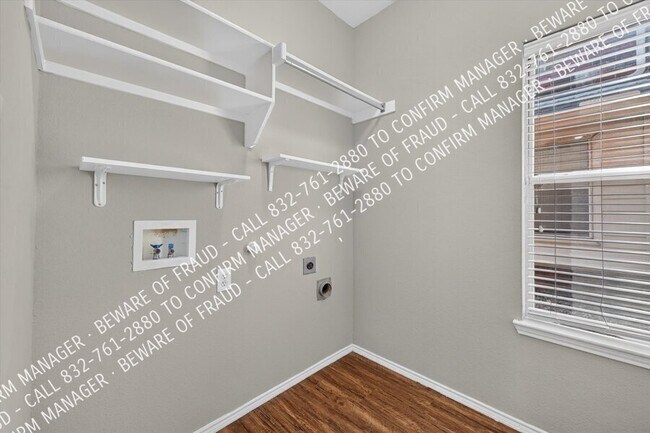 Building Photo - 12330 Red Hawk Dr