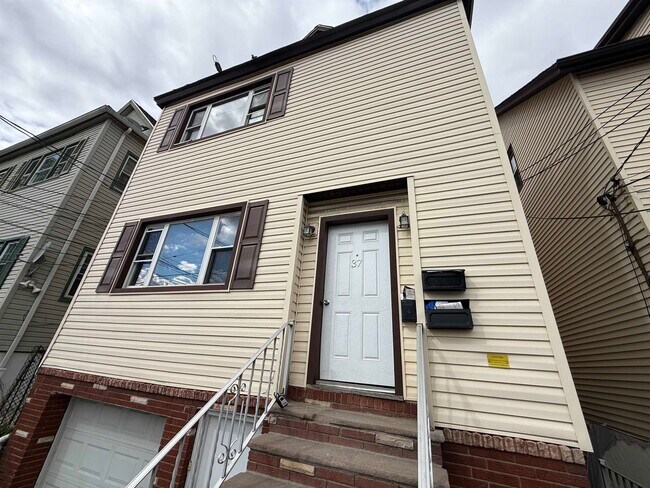 Building Photo - 37 E 49th St