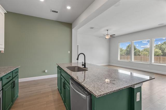 Building Photo - 1440 Lakeview Dr