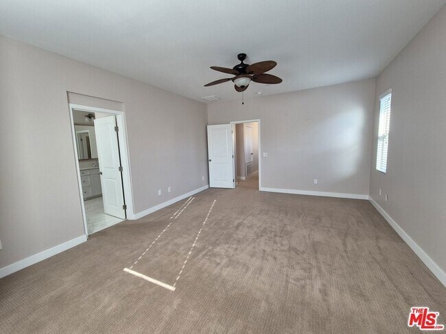 Building Photo - 383 Silk Tree Ave