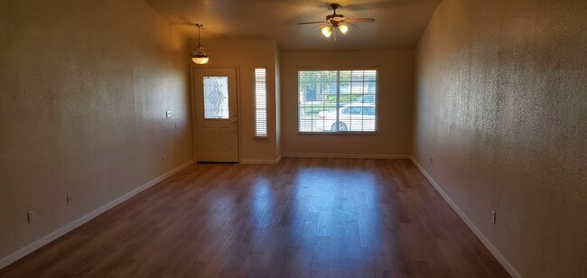 Building Photo - 1080 Courtyard Dr