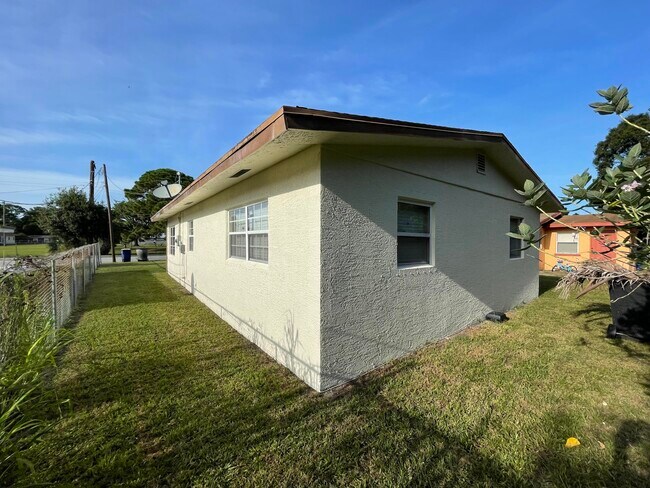 Building Photo - 2801 Avenue E